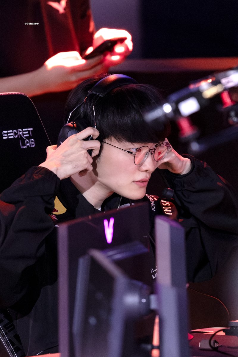 ccum0o0's tweet photo. 260408 t1 vs gen   

♡₍˄·͈-·͈˄*₎◞ ̑̑

#Faker #페이커 @faker https://t.co/3HSD97385K