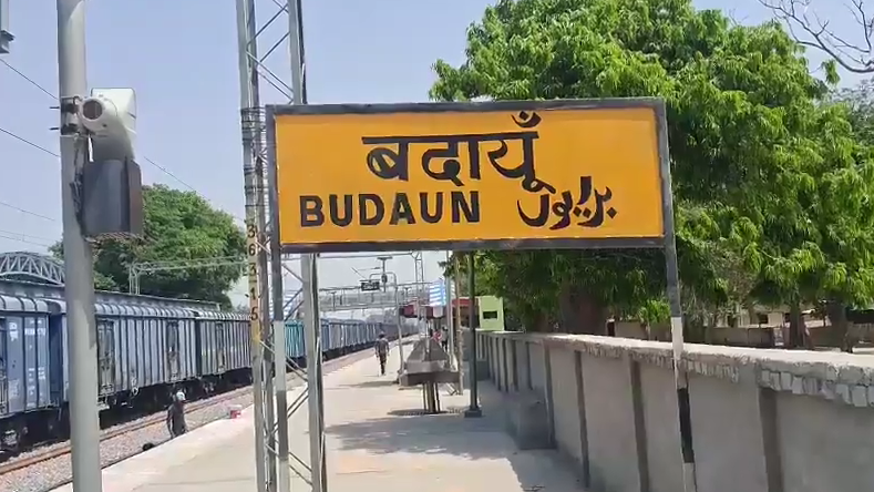 bstvlive's tweet image. बदायूं: कल से सीधे दिल्ली के लिए दौड़ेगी ट्रेन
​
➡केंद्रीय राज्य मंत्री बीएल वर्मा कल जिले में
➡सुबह 11 बजे स्टेशन से ट्रेन को रवाना करेंगे
➡7 घंटे में बदायूं से दिल्ली का सफर होगा पूरा
 
#Badaun #Train @blvermaup