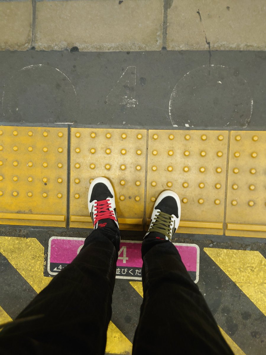 昼行灯♪ tweet media