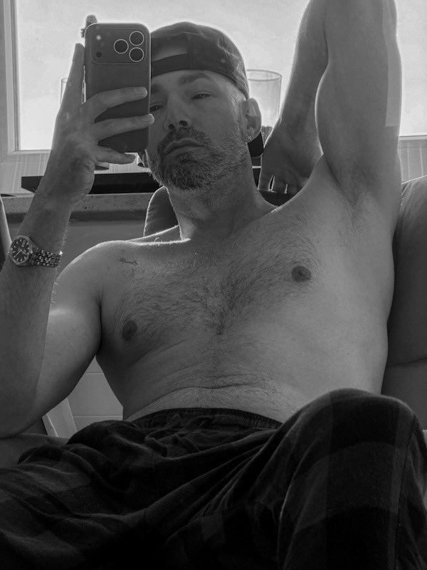chrisValery90's tweet photo. Good morning 🦊, Sunday at home? https://t.co/4hb1gNpJLO