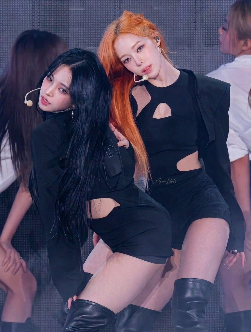 WiinterR77's tweet image. ON THE FLOOR FOR YOU MOTHERS

#Winter #윈터 #Karina #카리나
#aespa #에스파