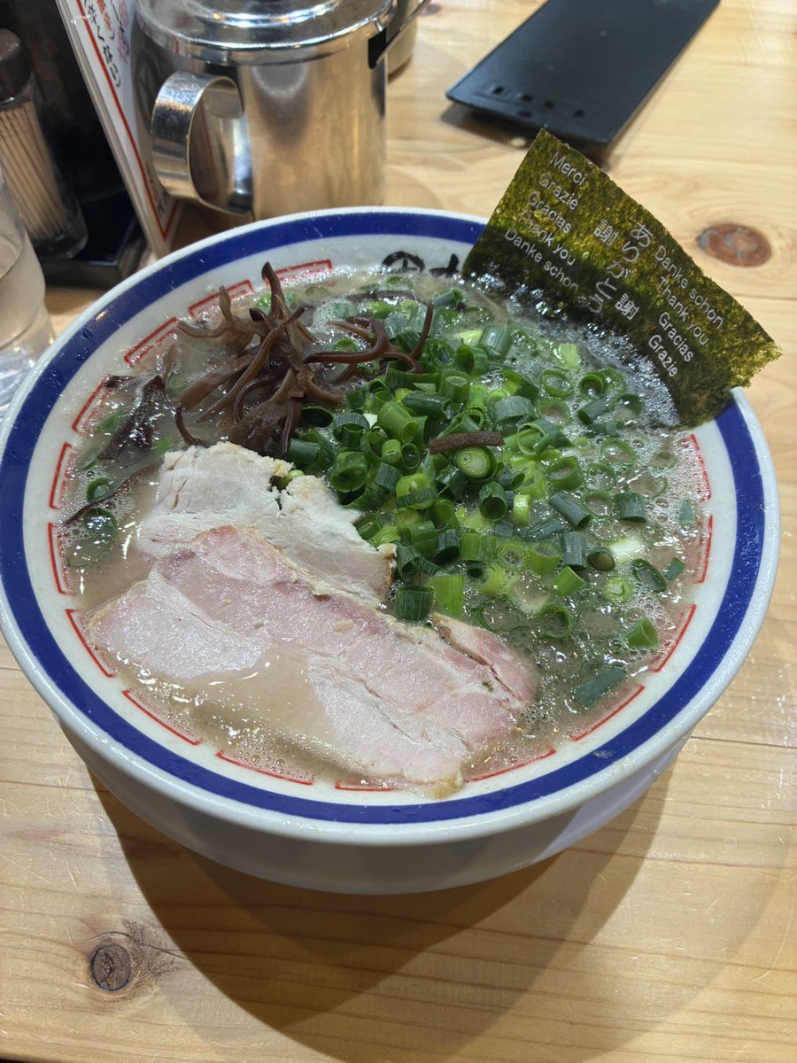 mkhvvvvvv's tweet photo. 田中商店🍜
移転後3度目！
今回は開店時間に！
夜営業のみだから、行ける日が少ない。
故に替え玉をたくさんしちゃう笑
最後は韓国風明太で〆💗
この日は替え玉3回🤤 https://t.co/eHpI9mpDI7