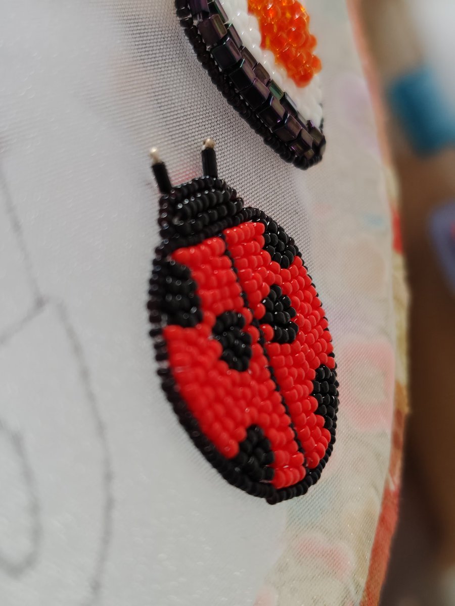 GT_7mew's tweet image. #新作 #commingsoon

4年ぶりの"てんとう虫"
今作ったらどうなる？とチクチク

あら？めっちゃ可愛い子誕生
というわけで仕上げ前なのに投稿(笑)

相模大野に持ってくのでぜひ見に来てねっ ⸜(* ॑꒳ ॑* )⸝⋆♡*

＊4/26 相模大野アートクラフト市 相模大野駅前コリドー会場

#ビーズ刺繍
#ブローチ