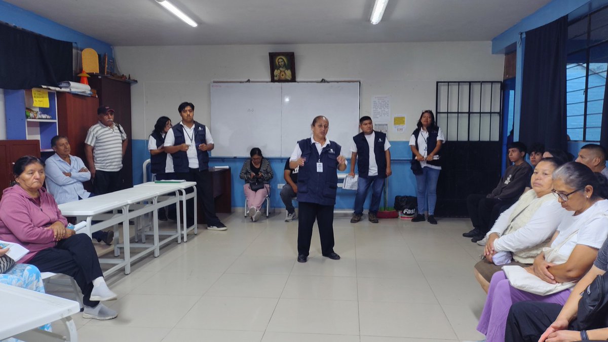 LUCHINPRO's tweet photo. #Voto2026 @americatv_peru en el colegio IE 7099 Héctor Pretell Carbonell en San Juan de Miraflores aún no llega el camión de la #ONPE con los materiales para los miembros de mesa. Estamos casi sobre la hora. 🥴🥴🥴 https://t.co/W4ewC4RONu