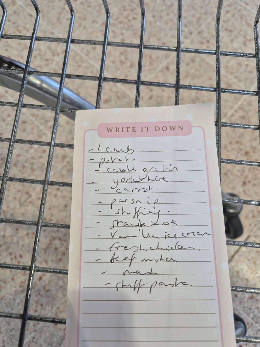 CThomas663's tweet image. Other people's shopping lists.

Endless fascination.

However, people who buy ready made Yorkshire Pudding... #Names