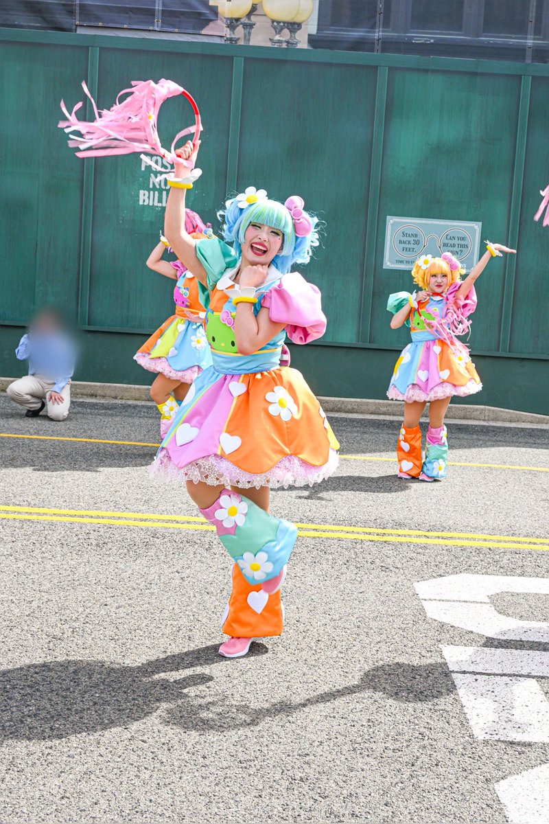 sandeoru's tweet photo. NO LIMIT! パレード
～Discover U!!! バージョン～

ほのかちゃん

#USJ
#USJファン https://t.co/TFdBc9wxZL