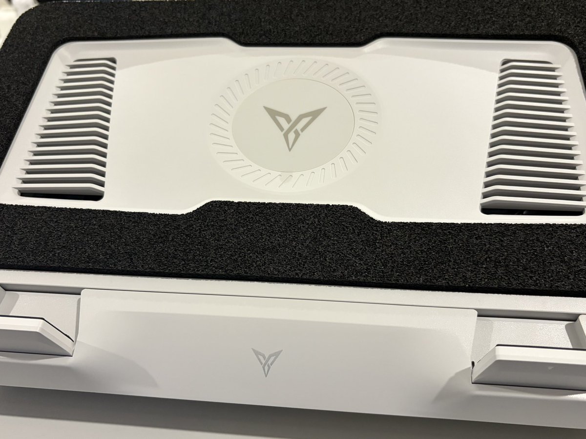 𝙉𝙚𝙡𝙤 tweet media