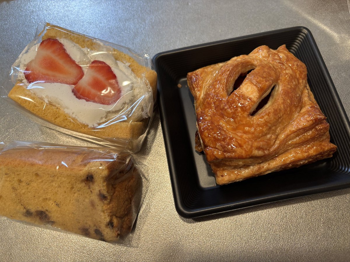 ごろんた tweet media