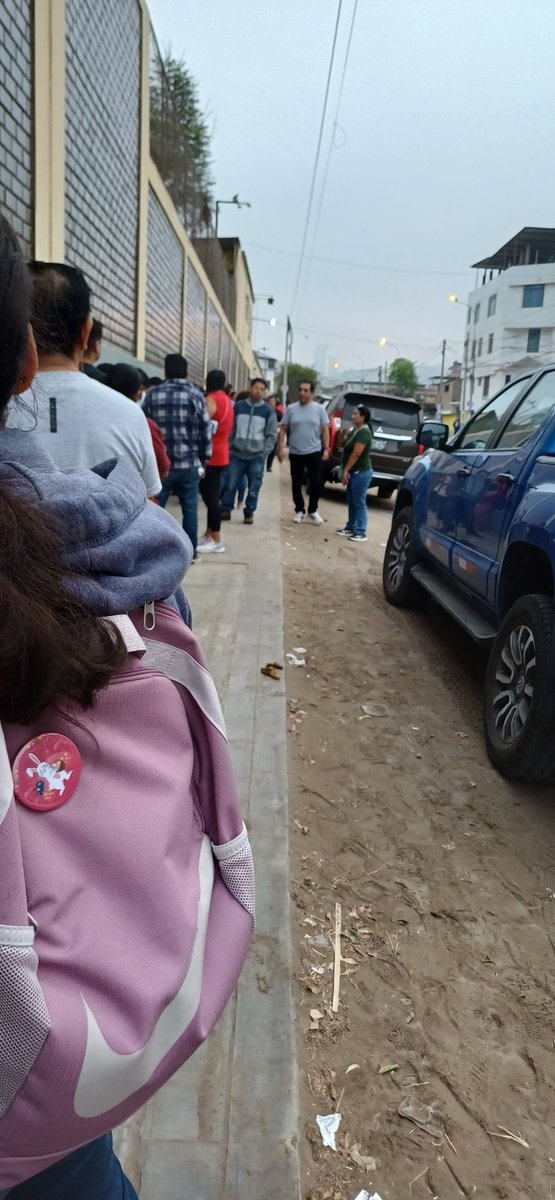 JorgePGal's tweet photo. @ONPE_oficial @ReniecPeru @RPPNoticias @exitosape falta de respeto a los miembros de mesa miren la hora y recién esra llegando el material electoral COLEGIO CARMELITAS JOSE GALVEZ VMT https://t.co/9TpOvRGTyc