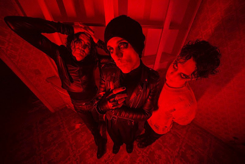 Noir Addictionが新曲「Serve Me Some Crime」を公開。日常の規範や均質さへの違和感をテーマにしたポストパンク／インダストリアル楽曲。