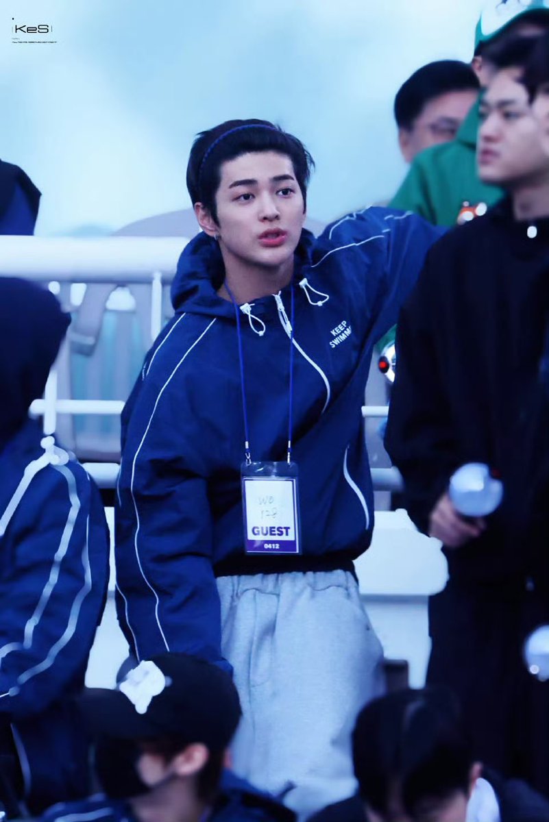 Keonho wearing 'KEEP SWIMMING' jacket while attending the BTS concert 😭
