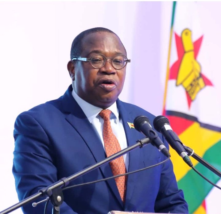 cozwva's tweet image. Gvt has announced newly reviewed salaries structures for civil servants starting on Tuesday:

-Entry-level A3 workers now pulling in US$370-US$375
-B-grade salaries are up to US$435
-mid-tier C band climbs to US$536 -senior D grades are now closing in on US$900, peaking at US$897