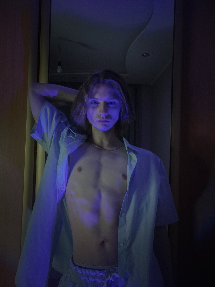 Daniel Bond tweet media