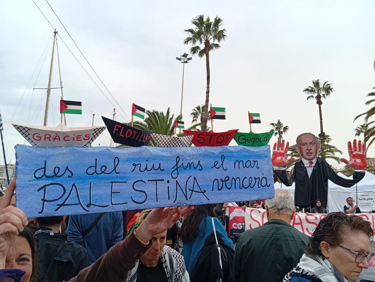 isl_lis's tweet photo. 🇵🇸 Acto de despedida de la Flotilla Global Sumud desde Barcelona, donde iniciará la navegación de la Flotilla. https://t.co/MBRbCzGhvG