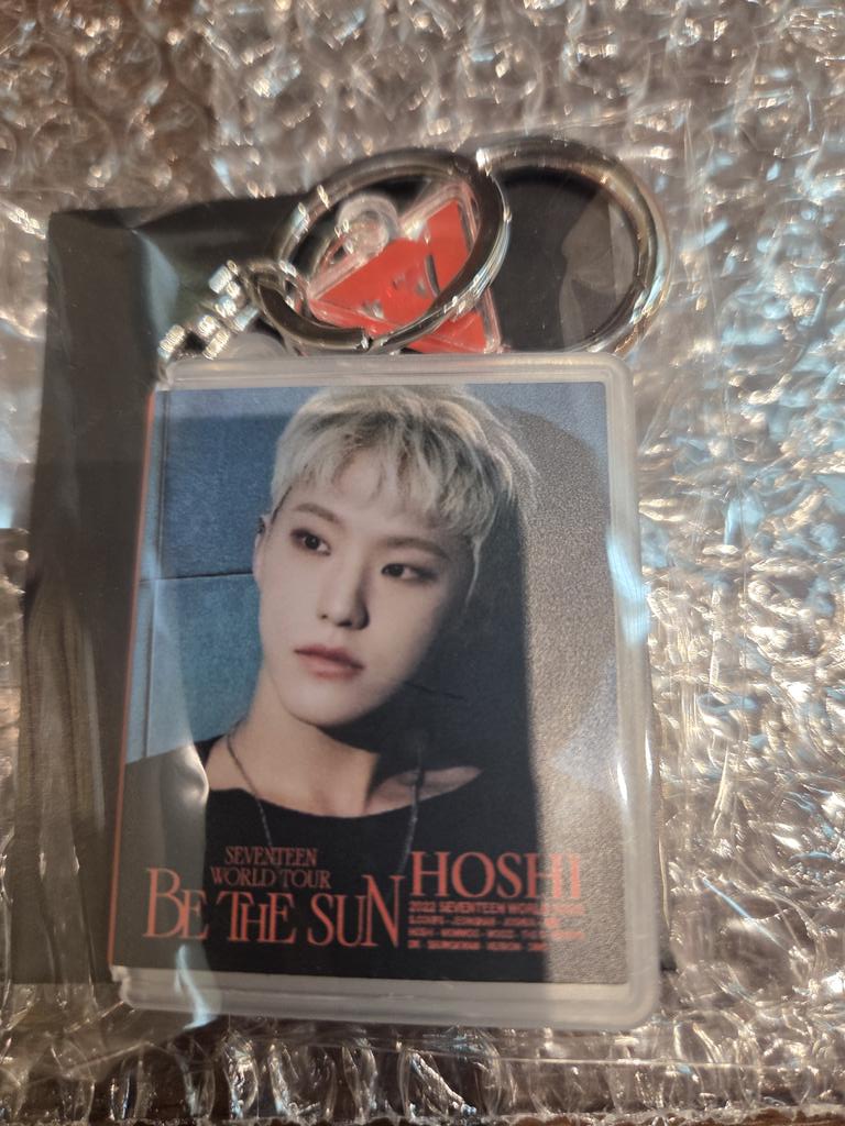 room_rie's tweet photo. SEVENTEEN セブチ 
 カプセルトイ デジコ Weverse DIGITAL CODE re:CAP 交換
譲→BE THE SUN ホシ
求→同種ウジ
写真のように少しスレがあります💦 https://t.co/cqiRBuGy2n