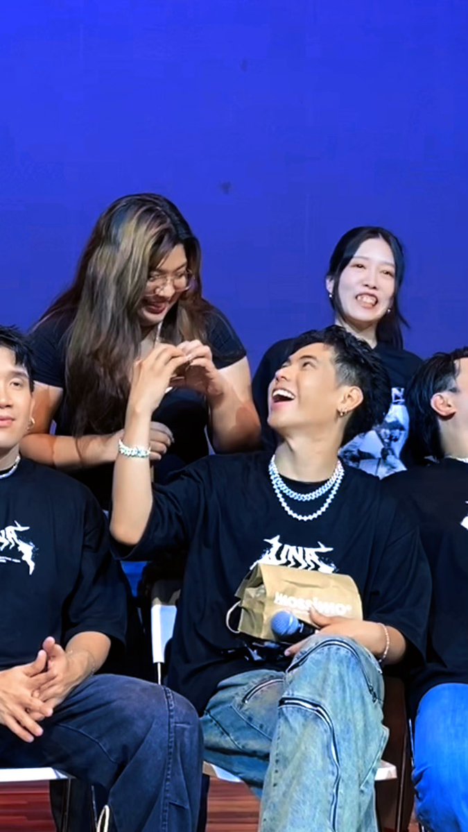 Grabe so happy na tumuloy sulit talaga.

😭😭😭😭

See you sa susunod <a href="/1stoneOfficial/">1ST ONE</a>  lalo na sayo <a href="/1stoneofc_joker/">1st One Joker</a>. 😊

1ST ONE NAVIGATES SINGAPORE
@1stOneOfficial #1stOne
#UNAAsiaTour
#UNAAsiaTourSingapore