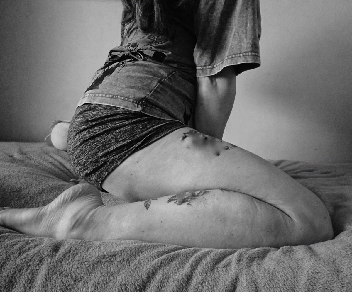 PervyNerdSwitch's tweet photo. 🖤33 She/her
🖤Bisexual Switch (sub++)
🖤MILF
🖤Soft to hard kinks
🖤 Faceless
🖤 A big nerd
🖤DMs are open if you’re a nice person. 🙄Dick pics get blocked

Here you’ll mostly find erotic mini-stories, random photos, and anime retweets. Enjoy 🖤

#nsfwtwtًً  #bdsm https://t.co/fCzLHqH8GN