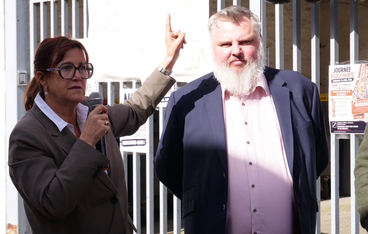 Apourceau's tweet image. Aux côtés du #maire de wingles et des parents d’élèves!
Nous refusons les fermetures de #classe de l’école publique !
Nos enfants ont besoin de plus d’enseignants !
@senateursCRCE