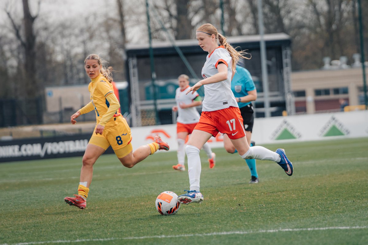 PogonSzczecin_K's tweet photo. 🇵🇱 Lena Świrska rozegrała 90 minut w wygranym 4:0 meczu reprezentacji Polski U19 z kadrą Rumunii 👏
Przed Biało-Czerwonymi jeszcze dwa spotkania w trwający turnieju eliminacyjnym młodzieżowych Mistrzostw Europy. W środę zagrają z Belgią, a w sobotę z Grecją 👀
#POLROU 🇵🇱🇷🇴 WU19 https://t.co/RSzymkJuiT