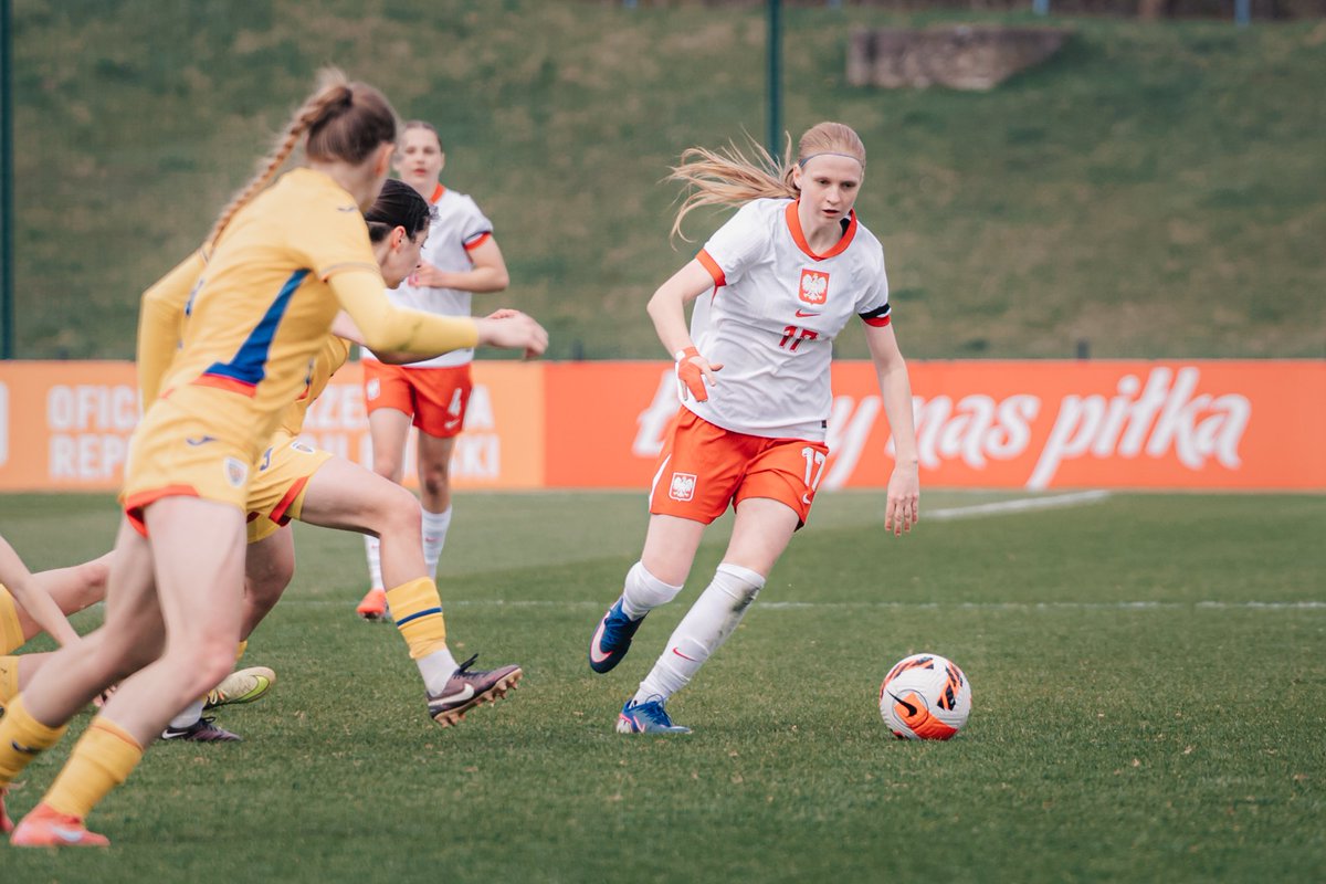 PogonSzczecin_K's tweet photo. 🇵🇱 Lena Świrska rozegrała 90 minut w wygranym 4:0 meczu reprezentacji Polski U19 z kadrą Rumunii 👏
Przed Biało-Czerwonymi jeszcze dwa spotkania w trwający turnieju eliminacyjnym młodzieżowych Mistrzostw Europy. W środę zagrają z Belgią, a w sobotę z Grecją 👀
#POLROU 🇵🇱🇷🇴 WU19 https://t.co/RSzymkJuiT
