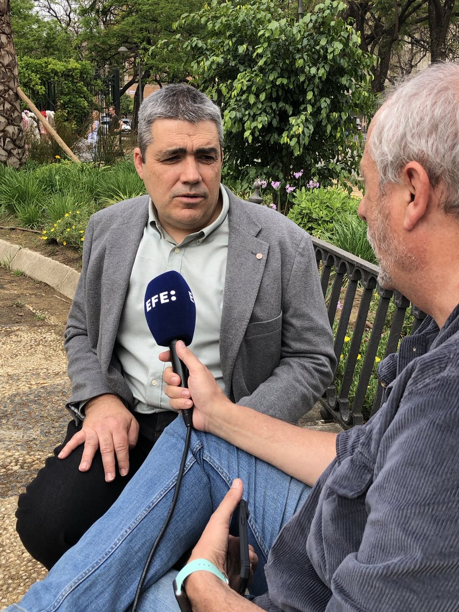 Ayer tuve una entrevista para las elecciones andaluzas con Fermin Cabanillas para <a href="/EFEnoticias/">EFE Noticias</a>.
Para PACMA, a diferencia del resto de partidos políticos: Personas, animales y el entorno son un todo inseparable.