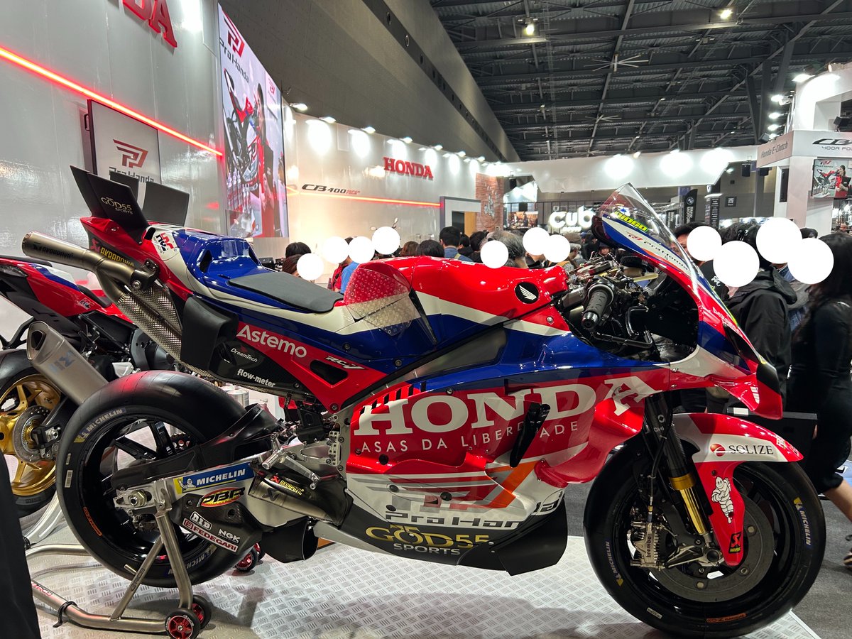 akito_NC's tweet photo. 土曜日に初めて名古屋モーターサイクルショー行ってきた✌️
間近でこうゆうすごいマシン見れたりしてめっちゃおもろかったし、何より駐車場のバイクの量に圧巻された1日やったな〜👍 https://t.co/ByLCAdzQlU