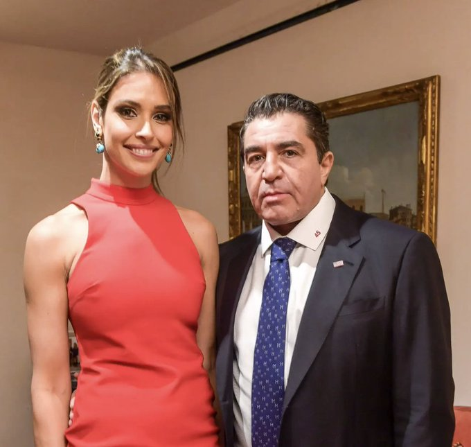 BREAKING: Melania sort avec une déclaration Epstein sous pression liée à Amanda Ungaro, survivante et ex-proche. Liée à Zampolli, qui dit avoir présenté Trump à Melania. Attendez-vous à des révélations… et à des diversions, même vers l’Iran.
<a href="/camille_moscow/">Camille Moscow 🇷🇺 🌿 ☦️</a> <a href="/Pascal_Laurent_/">Pascal Laurent</a>