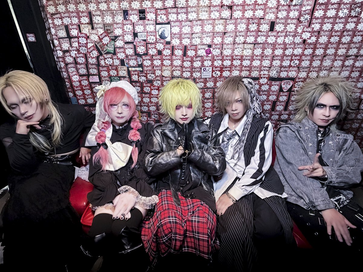 蛾と蝶 official tweet media