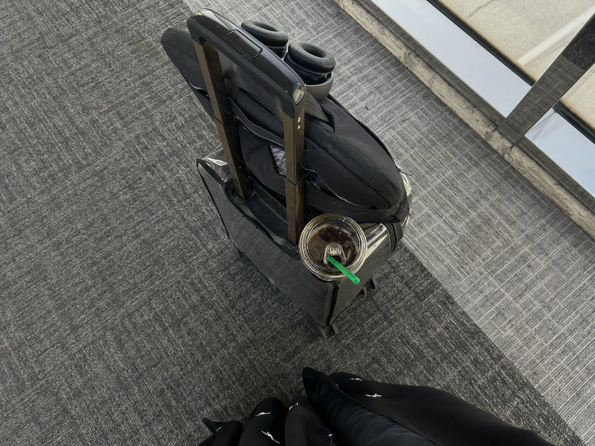 OverthinkOvershareOverstresOverfeel tweet media