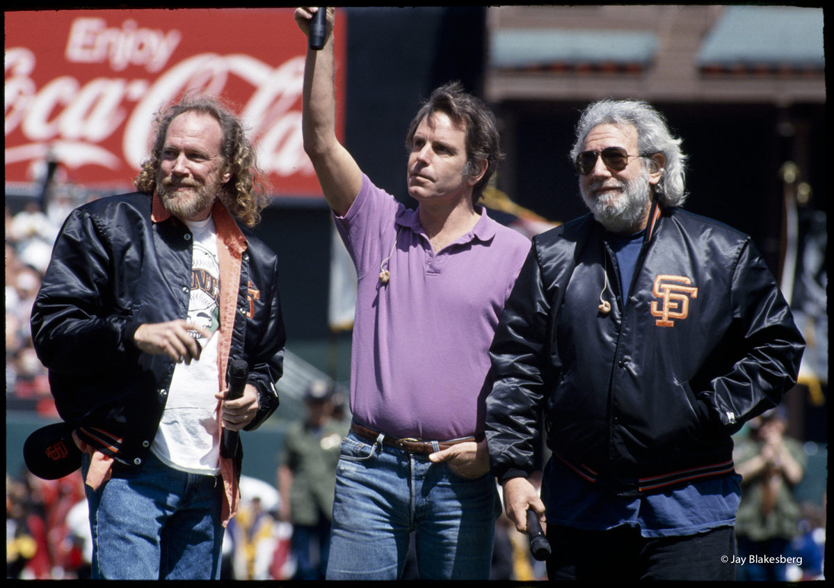 BeautyOfAGame's tweet photo. On this day in 1993 the San Francisco Giants home opener was delayed 56 minutes when the Grateful Dead performed a blistering National Anthem > US Blues > Centerfield> Talkin’ Baseball Tease > Yankee Doodle Dandy Jam > National Anthem.

📸: Jay Blakesberg https://t.co/Vj0EtyQTSf