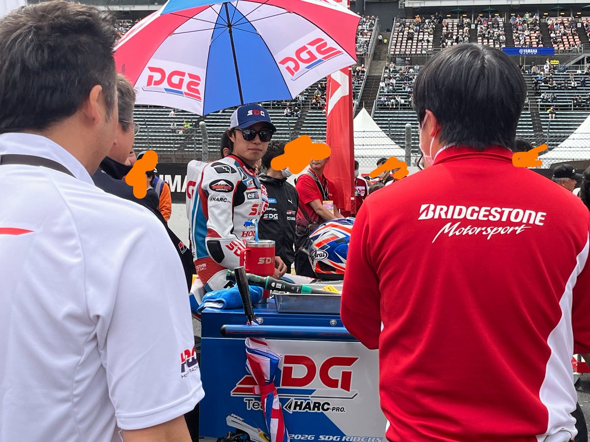 グリッドウォーク中に勇輝くんの横姿撮ろうとしたらタイミングよくこっち見たやつ🤭
視線感じたのかしら😂笑
