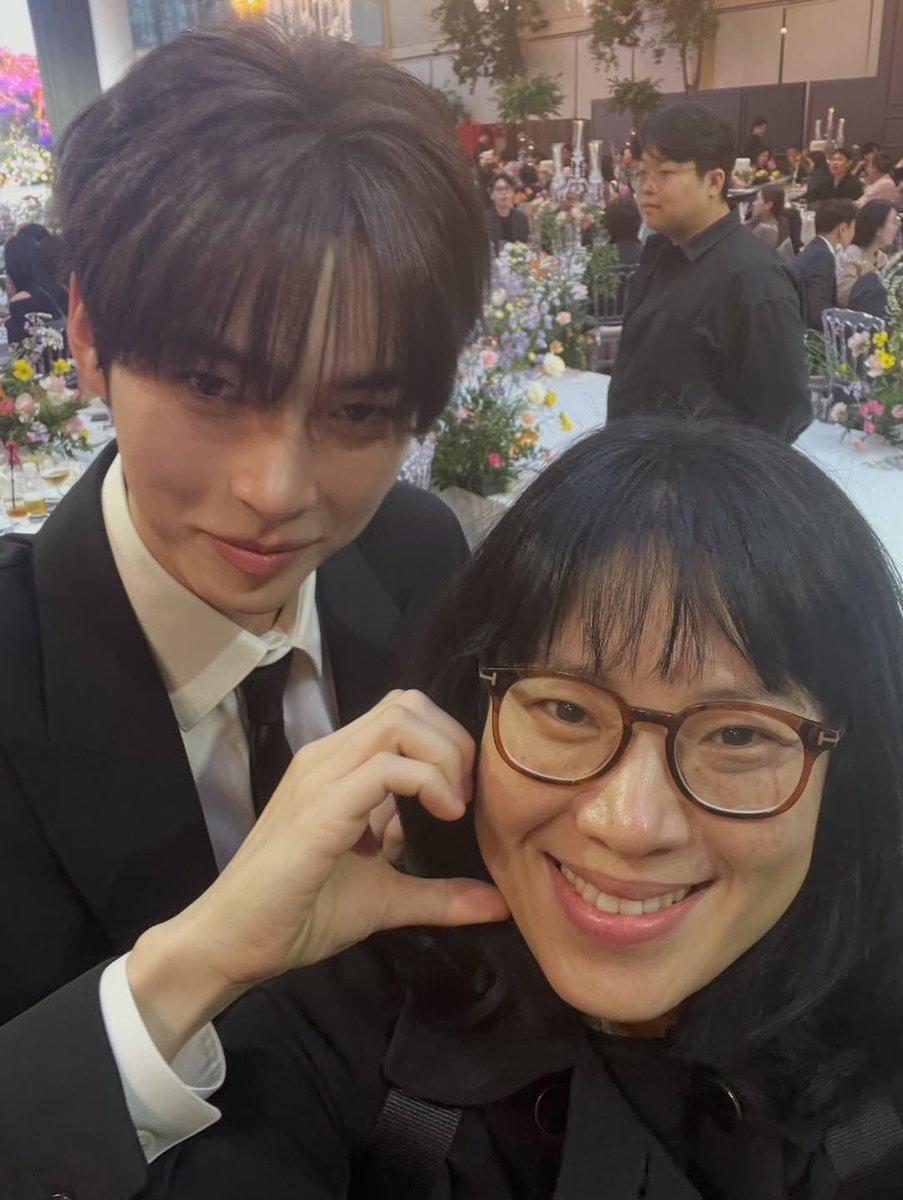 blushiebin's tweet photo. ( ᴗ͈ˬᴗ͈)ഒ

AAA chief producer kim soojin’s instagram post!

“sung hanbin-nim, a beautiful and shining gem 🙏♥️🙆🏻‍♀️”

#SUNGHANBIN #성한빈 https://t.co/OwcyTAkGdr