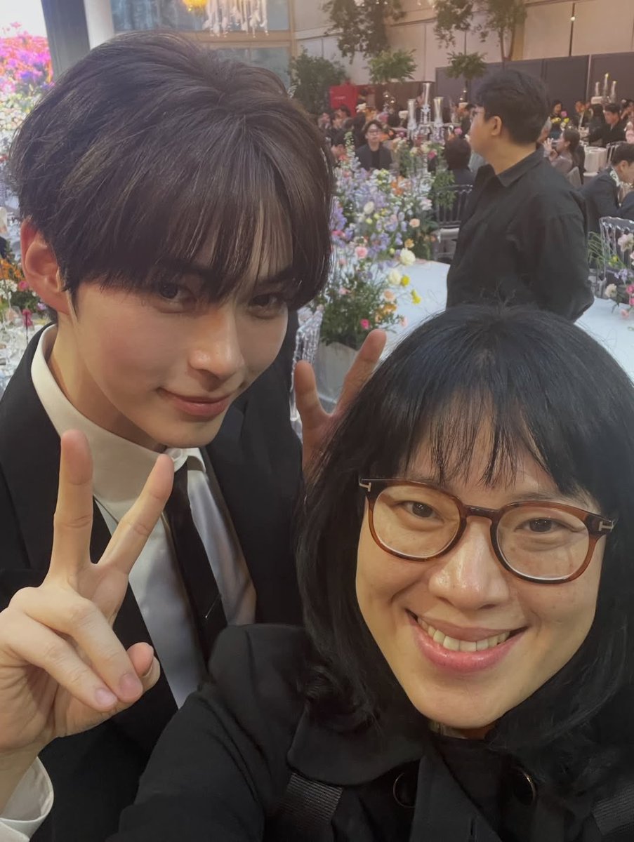 blushiebin's tweet photo. ( ᴗ͈ˬᴗ͈)ഒ

AAA chief producer kim soojin’s instagram post!

“sung hanbin-nim, a beautiful and shining gem 🙏♥️🙆🏻‍♀️”

#SUNGHANBIN #성한빈 https://t.co/OwcyTAkGdr