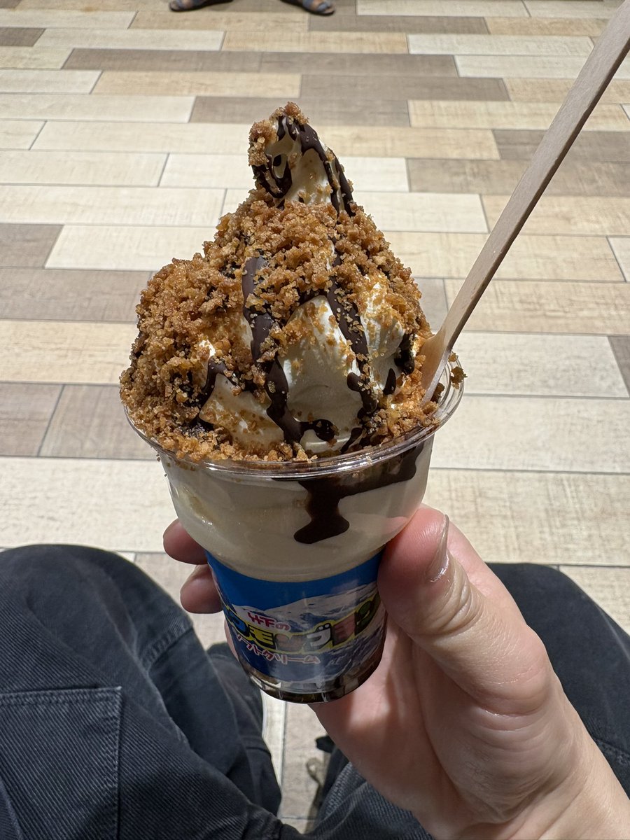 今日は昼イチWAIPERへ🚶
ダブルニースウェットパンツを追い購入🩳
そして、ブラックモンブラン ソフトクリームを実食🍦

-----

ハット:kangol
トップス:WAIPER.inc 米軍 1940's U.S.M.C. P-41 HBT ユーティリティジャケット【WP1048】
インナー:逆ムンクの叫び　キンシオT