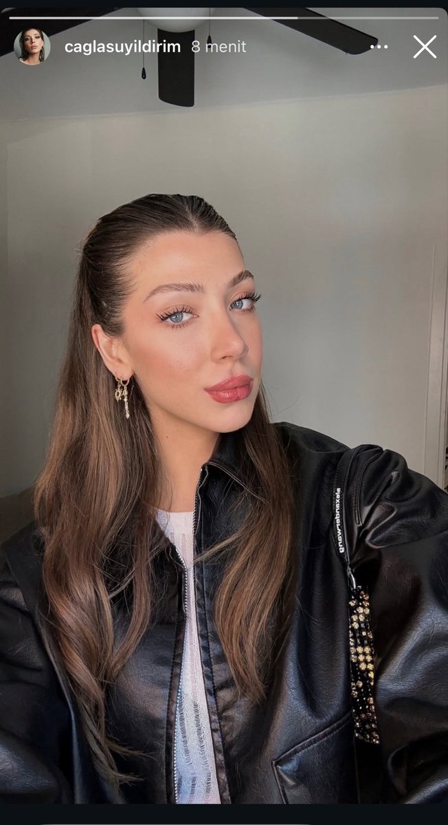 rudiria67's tweet image. Happy dating with Emin, private but no secret, don't forget to upload the photos you take . No need to hide it from your fans anymore, Emin. Just be honest with your fans and don't act like you're lying when you go to a party #arafta #emingunec @emingunenc_ @ilsudemircii #emsu