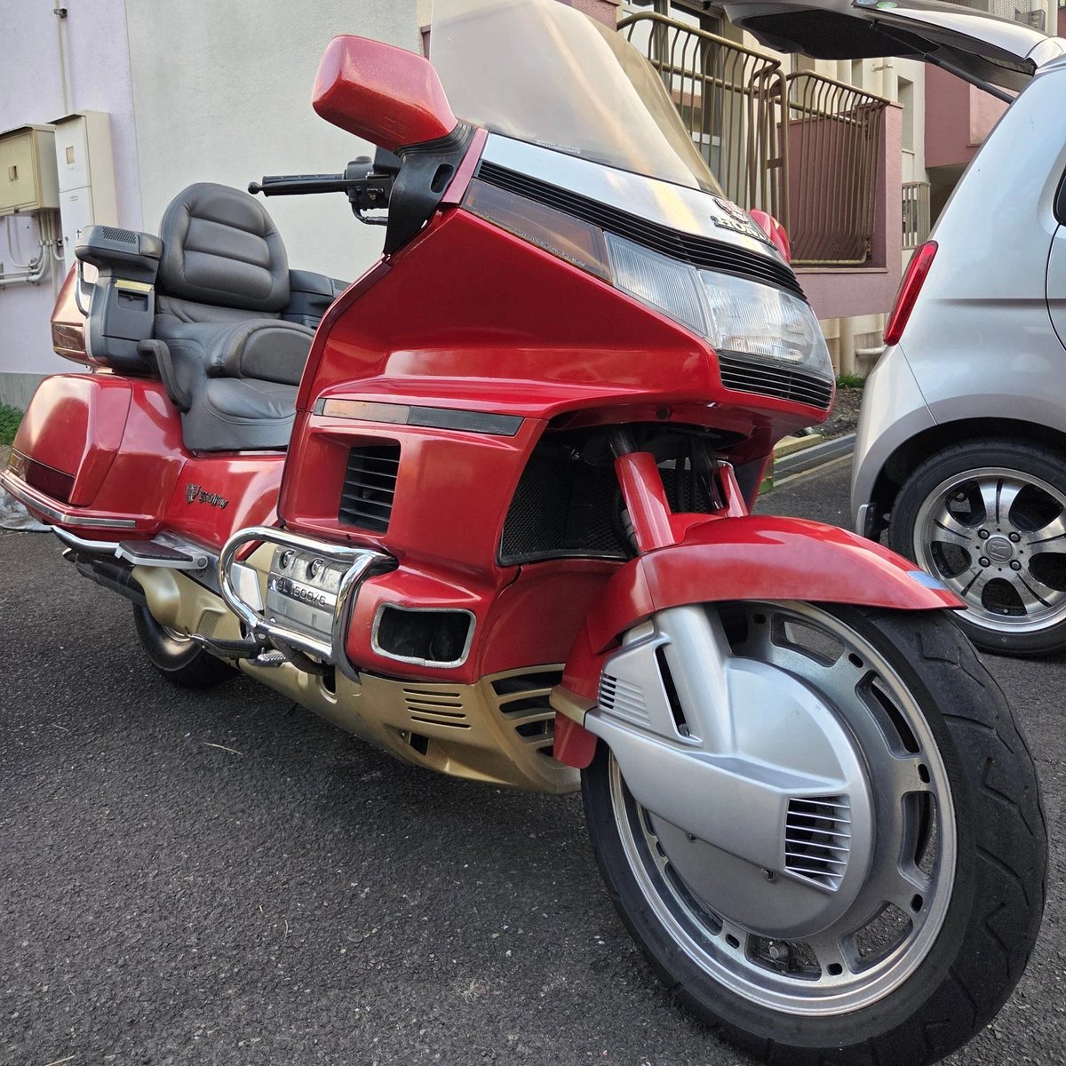 #あなたが愛車を選んだ理由を三つ教えて
①6気筒の乗り物に乗りたかった
②自分への挑戦(整備＆ライテク)
③家族とツーリング行く夢のため