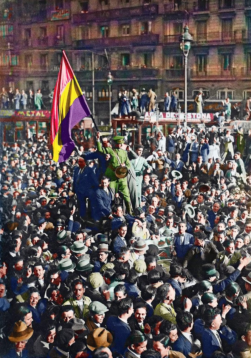 ManelMarquezB's tweet image. La Segunda #República dividió a los españoles... dicen la derecha española heredera del #franquismo!

Por supuesto que dividió a la sociedad española: entre demócratas y fascistas!

Estos ultimos con Franco acabaron con ella tras un golpe de estado una guerra brutal!
#14deAbril