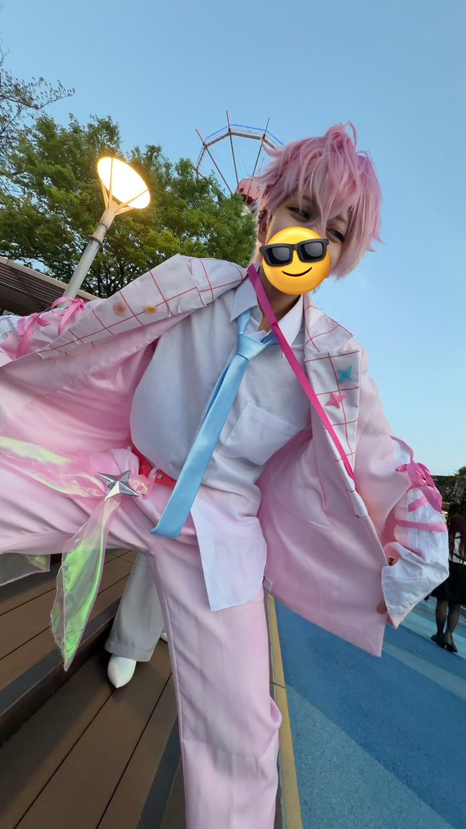 これはみゃが撮ってくれた流石に盛れている俺と風から皆を守ろうとするトンチキな俺