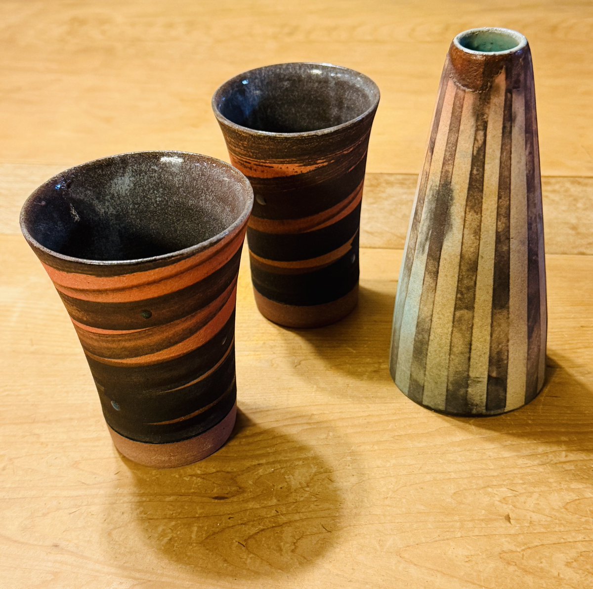 StudioNASE's tweet photo. 石井君の陶芸作品、焼酎用マグと一輪挿しを受け取りました。
勝手にジュピターマグと命名＾＾ https://t.co/4n6Su17Gwf