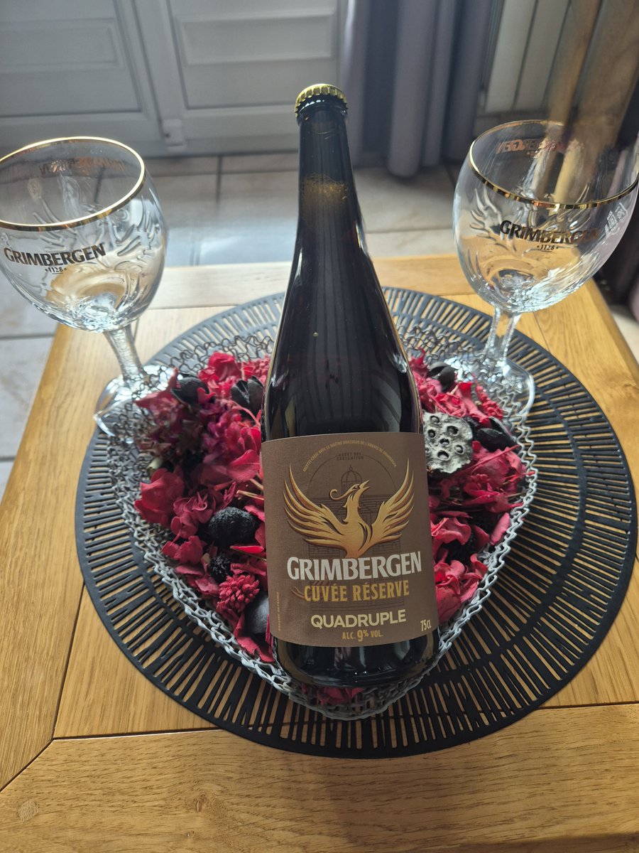pascalwieczo's tweet photo. Parfaites pour accompagner un repas ou sublimer un apéritif. Grimbergen Cuvée Réserve, l’exigence du goût

Bière Quadruple est une bière au gout intense et aux généreuses notes boisées, de fruits sec et d'épices apportées par notre assemblage de trois malts. 
 
@GrimbergenFr https://t.co/9xaoHFzl79