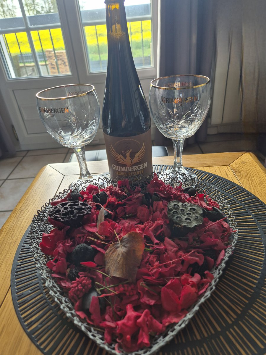 pascalwieczo's tweet photo. Parfaites pour accompagner un repas ou sublimer un apéritif. Grimbergen Cuvée Réserve, l’exigence du goût

Bière Quadruple est une bière au gout intense et aux généreuses notes boisées, de fruits sec et d'épices apportées par notre assemblage de trois malts. 
 
@GrimbergenFr https://t.co/9xaoHFzl79