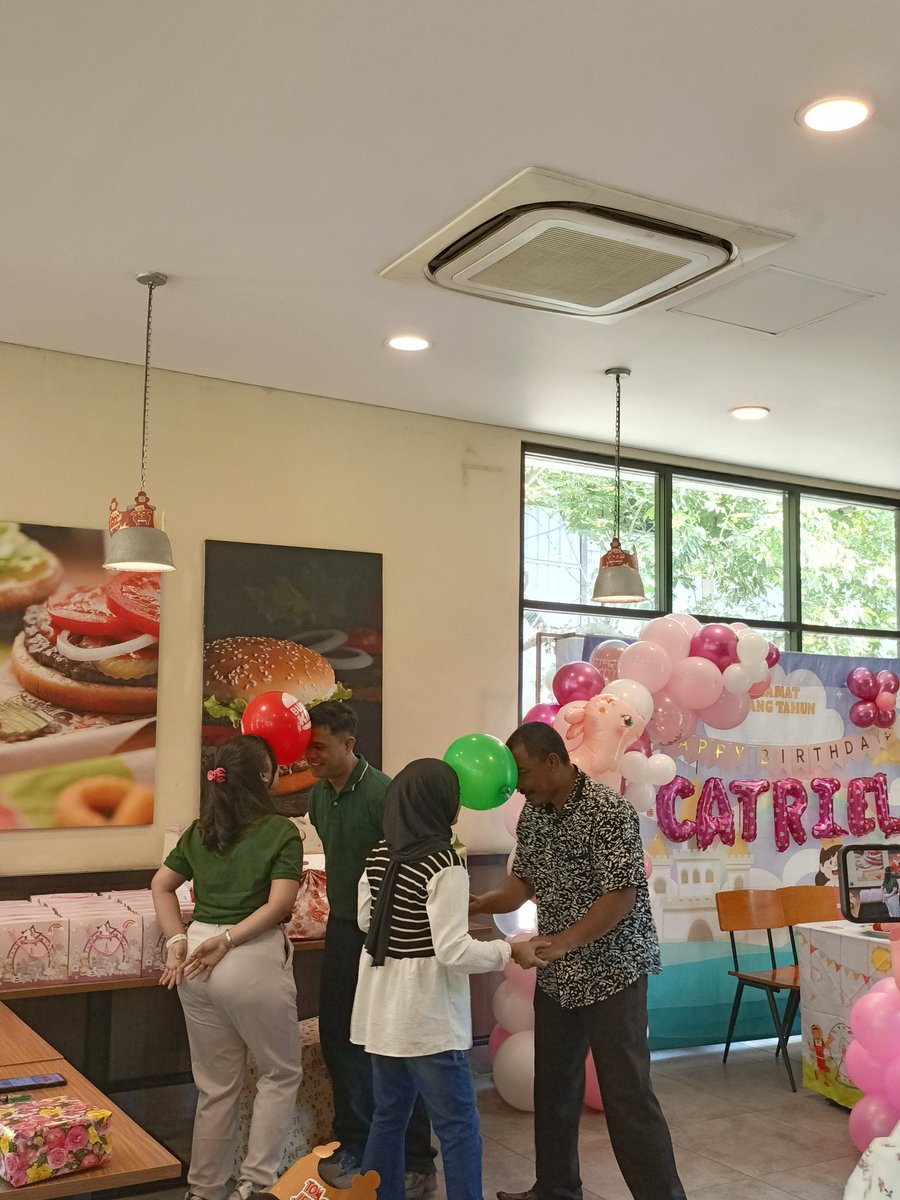 calonpipskuy's tweet photo. kita pas muda atau kita pas tua? https://t.co/22WKN3LStf