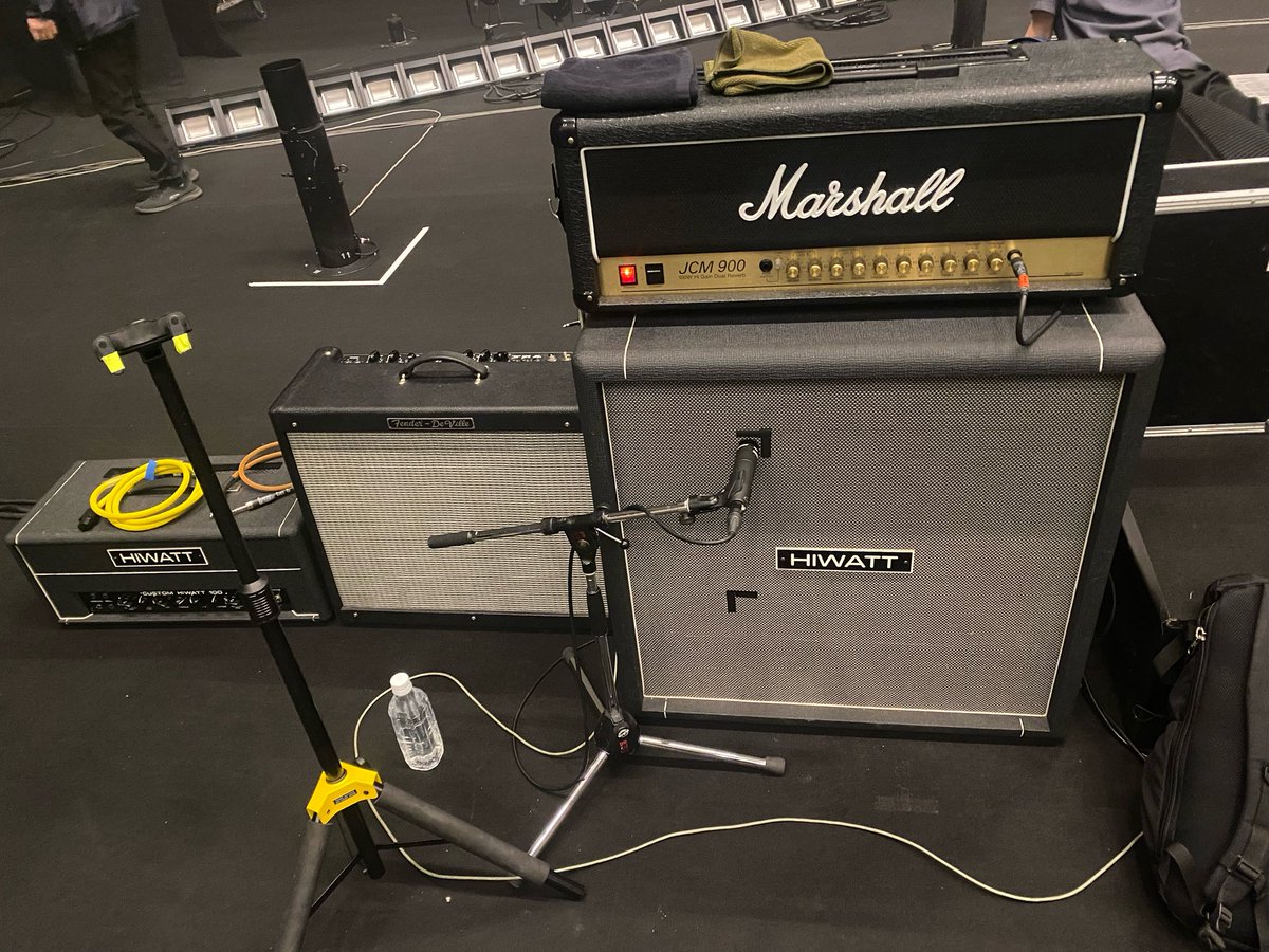 kusakarix's tweet photo. 街スタジオの大定番 Marshall / JCM900が欲しいと思う今日この頃
#Marshall
#JCM900
#90s https://t.co/TtqfUEjHDn