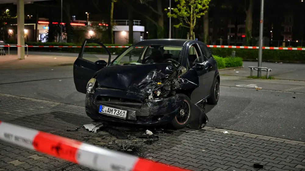 Auto's zwaarbeschadigd teruggevonden in Tilburg