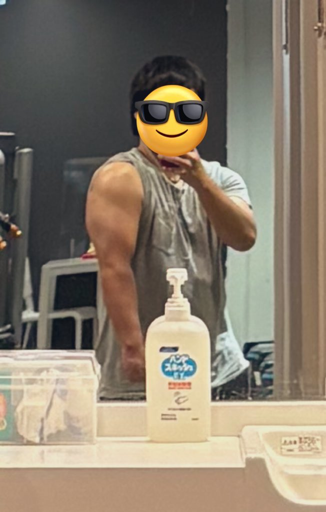 Panura29's tweet photo. 30歳になってもこの体型を維持したい
今は筋トレ辞めちゃったけど、また再開する
170cm77kg
※写真は一年前です https://t.co/8z2E7LOzrc
