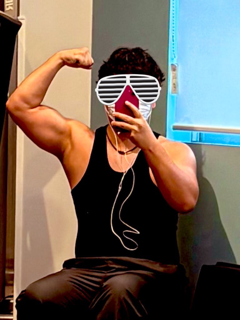 Panura29's tweet photo. 30歳になってもこの体型を維持したい
今は筋トレ辞めちゃったけど、また再開する
170cm77kg
※写真は一年前です https://t.co/8z2E7LOzrc