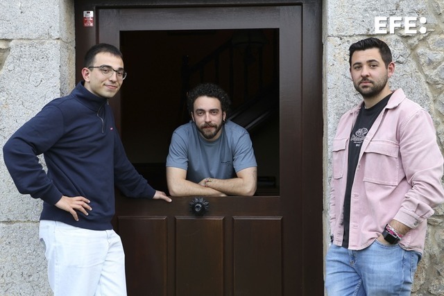 EFE_Cantabria's tweet photo. El grupo de indie-rock Mizmaya canta, en su nuevo trabajo, a la pérdida de identidad.

https://t.co/r5I7kx2dzw

✍️📷Celia Agüero Pereda https://t.co/VOIFAXSyNz