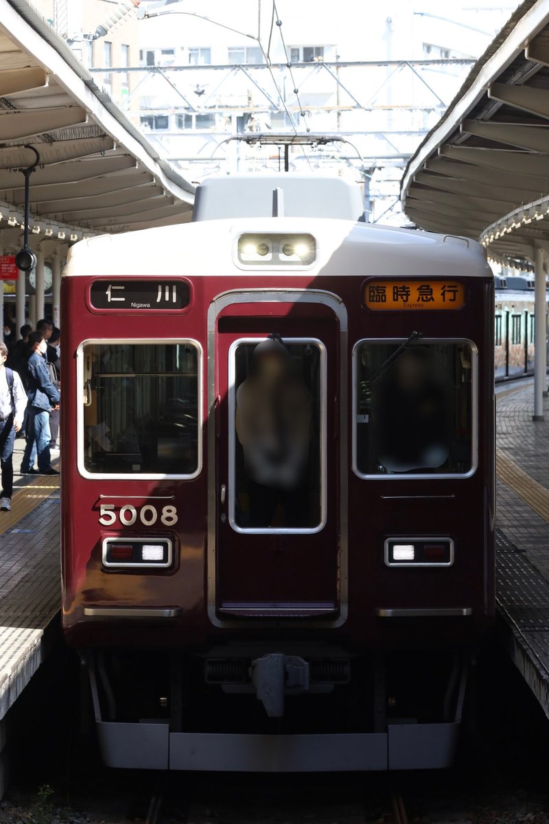 yukichi_9300's tweet photo. 西宮北口駅にて
2026年4月12日(日)
5000系 5008F 臨時急行仁川行き
6000系 5006F 臨時急行仁川行き
桜花賞G1の開催に伴い5006と5008が馬急に入ったので撮影！
初めて馬急撮れて良かったです。
撮影されてた方々、お疲れ様でした！ https://t.co/SGIvdYw6Ot