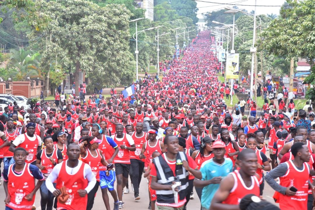 ShannonApoStore's tweet photo. Thousands of multi- cultural Ugandans turn up for marathon in Lubiri this morning
#savegirlchild,
#StopHIV
#Unaids
#Buganda https://t.co/iULgvBgaev