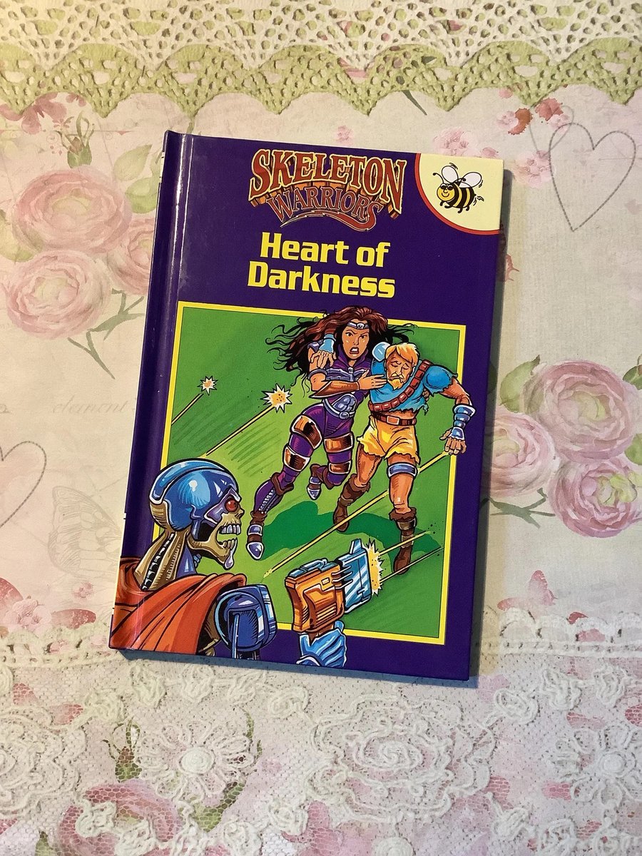 WatsonsVintage's tweet image. NEW LISTING - A Fun #giftidea for a #SkeletonWarriors Fan. RARE Vintage 1995 Skeleton Warriors - Heart of Darkness Book in Hardback - No 2 in Buzz Book Series - Nostalgic Birth Year Gift etsy.me/47Txby5 via @Etsy #VintageBooks #ChildrensBooks #1995Gift #AmericanTV